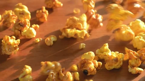 Caramel popcorn falling in slow motion 库存影片 341682060