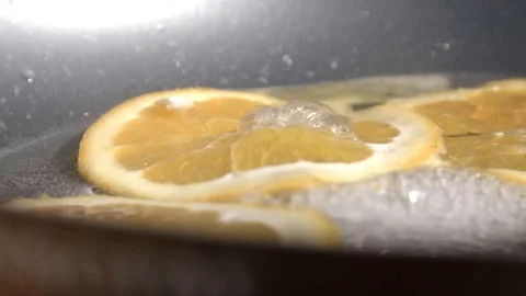 Caramelize oranges in the pan Video stock 93730926
