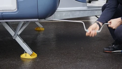 Caravan drop down stabilizing legs closing footage with audio track Stock-Footage 119232492