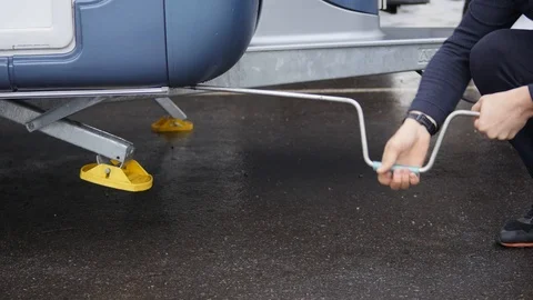 Caravan drop down stabilizing legs opening no audio track Stock-Footage 119232589