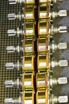 Carbon variable resistors, single-turn, paired, in a metal case. 스톡 사진