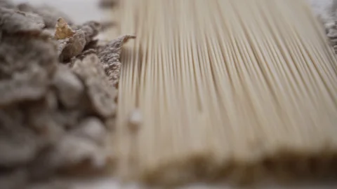 Carbs Closeup Tracking Shot 動画素材 99992342