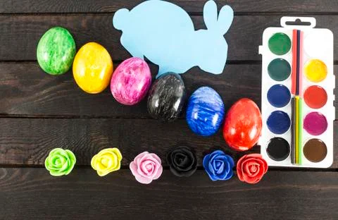 Card bunny going down from egg shaped stairs. Foto stock