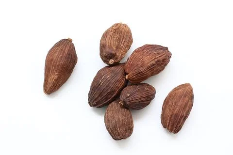 Cardamom isolate on white background Fotos de archivo