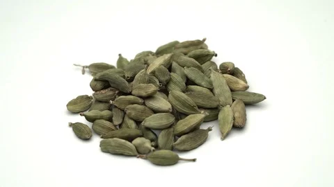 Cardamom spinning on white surface loop 動画素材 103547670
