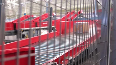 Cardboard boxes on conveyor in a distribution center 스톡 동영상 132063056