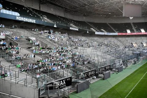 Cardboard cutouts replace supporters at empty soccer stadium in Germany, Moenche 스톡 사진