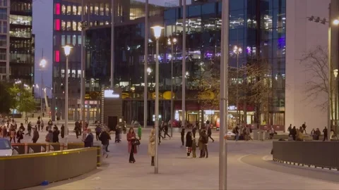 Cardiff Central Square and modern office buildings at twilight 库存影片 308929653