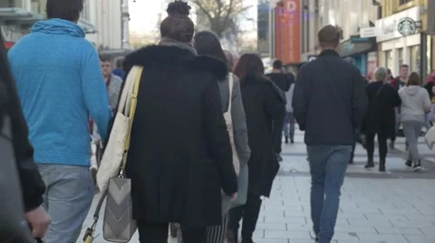 Cardiff shoppers Stockbeeldmateriaal 69024626