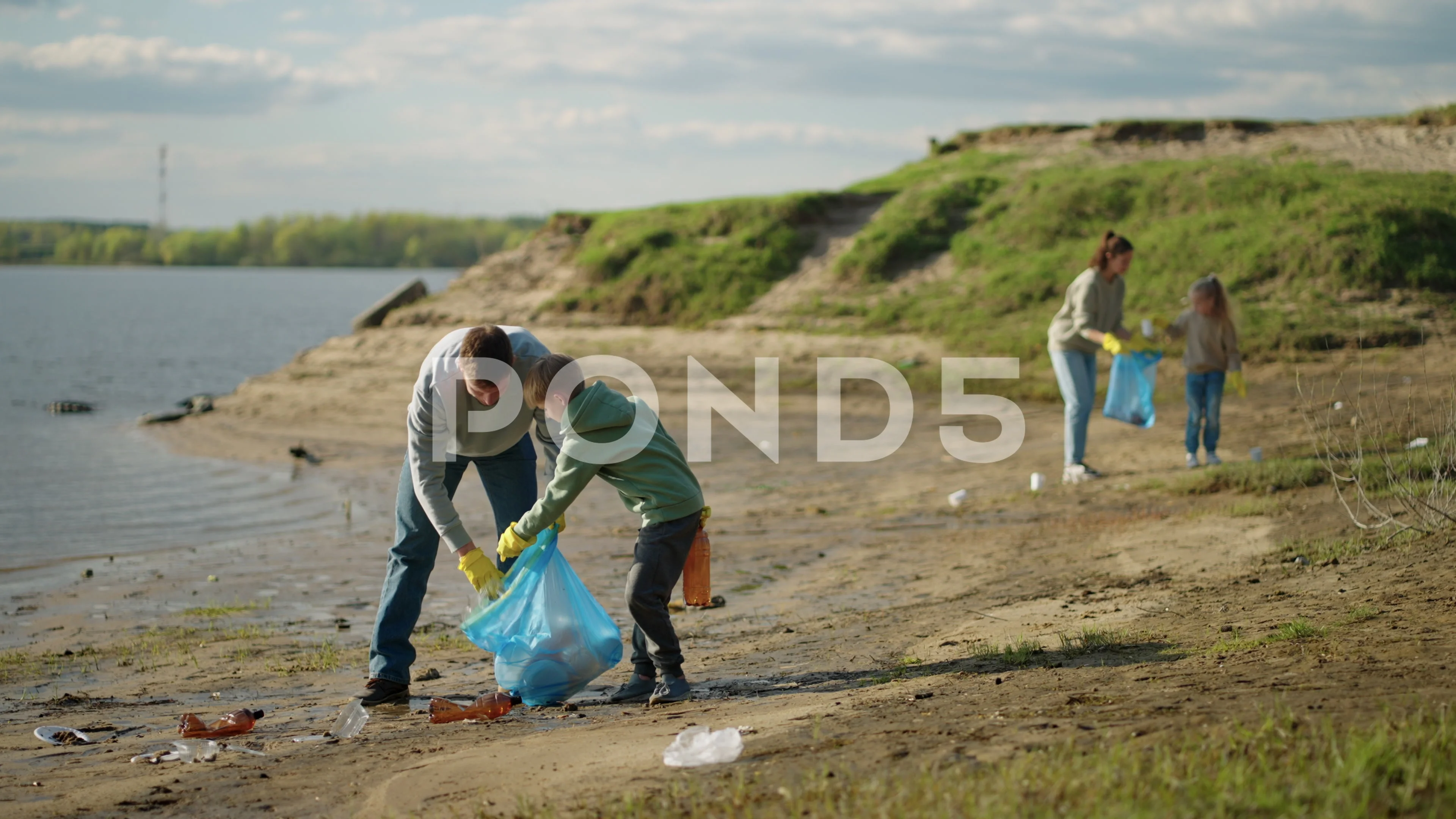 people cleaning the environment hd