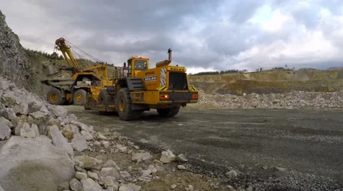Career dredge ship multi-ton truck. 库存影片 55772859