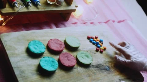 Careful cooking sequence of finished cookie components ready to decorate Stock Footage 342155682