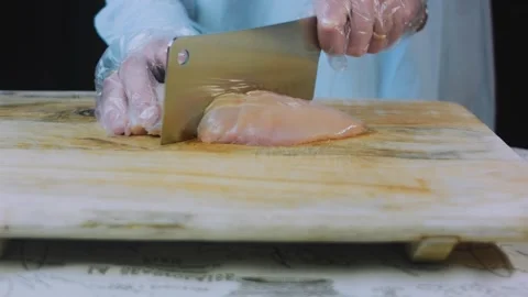 Careful recipe process: slicing chicken breast into even pieces Vídeo Stock 342180423