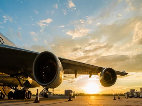 Cargo aircraft loading with sunset sky - Time lapse Видео 77652502