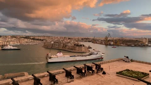 Cargo carrier ship arrives at Grand Harbour. Panoramic view. Valletta, Malta Stock-Footage 274479953