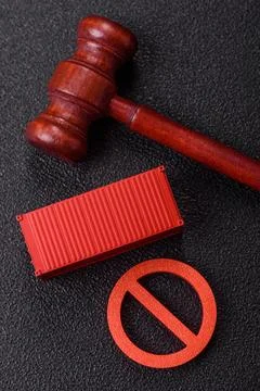 The cargo container ban as a conceptual backdrop for the export. The cargo .. Stockfoto's