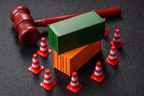 The cargo container ban as a conceptual backdrop for the export. The cargo .. Stockfoto's