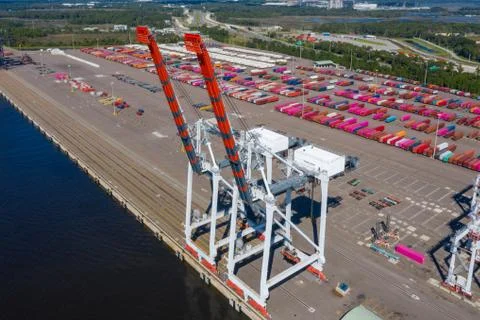 Cargo container cranes 库存照片