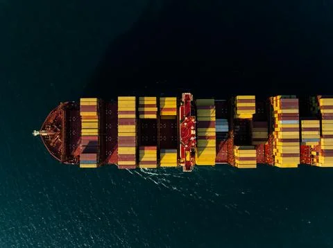 Cargo Container Ship Transporting Freight Across Open Sea Near Si Racha Tha.. 스톡 사진