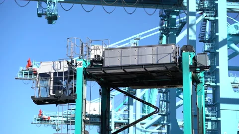 Cargo container transporter 스톡 동영상 171590604