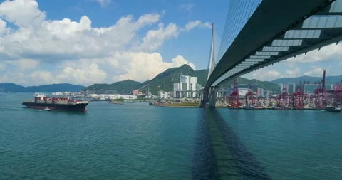 Cargo container vessel calls for loading into the container terminal of Hong Video stock 111800339