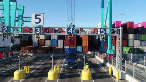 Cargo containers being loaded into a truck Stock Footage 171590708