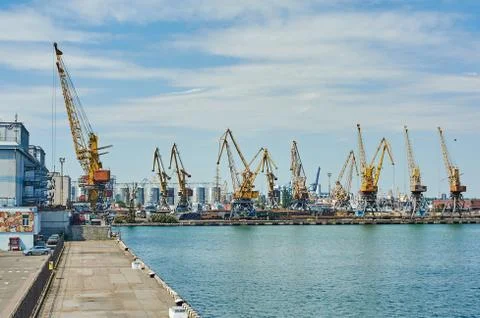 Cargo cranes on rails Stockfoto's