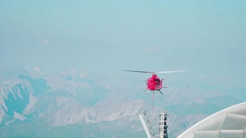 Cargo helicopter operating on the zugspitze. Highest mountain in germany. Stock Footage 236078529
