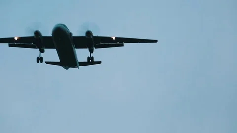 The cargo plane is landing 動画素材 75999836