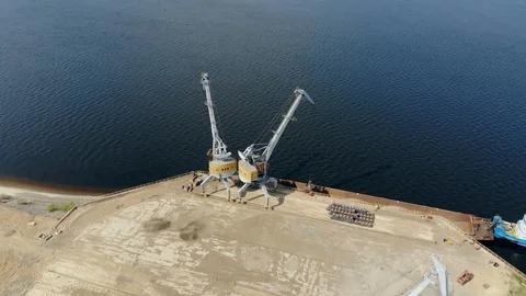 Cargo port with functioning loading machines Video stock 119013647