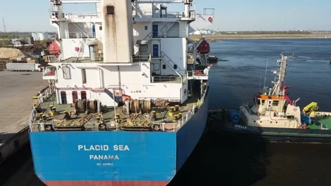 Cargo ship and tug closeup Video stock 159278468