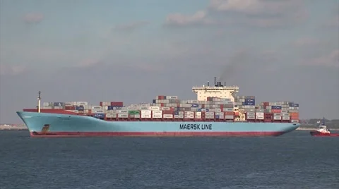Cargo ship / container vessel Stock Footage 8548045
