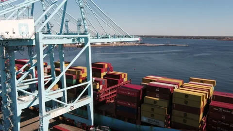 Cargo ship with containers and cranes Stock-Footage 171589151