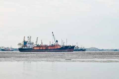 Cargo ship is docking on beach Foto stock