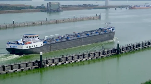 Cargo ship exits the Krammer locks, in The Netherlands. Vídeo Stock 275269675