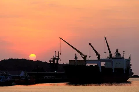Cargo ship in the harbor at sunset Foto stock