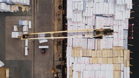 Cargo Ship Loading From Above - Crane Moving Building Materials at Port Terminal Vidéo 344078130