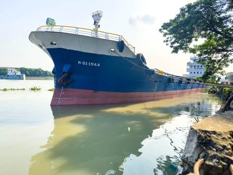 Cargo Ship M-01-1944 at Dock, Blue Hull, Industrial Vessel, Maritime Transport 스톡 사진