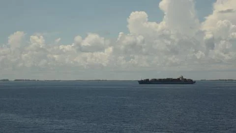 Cargo ship in ocean Foto stock