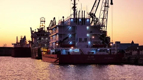 Cargo Ship OLIVIA IMO 9704180 at Varna Port at Sunset, 2019 Vídeo Stock 322691521