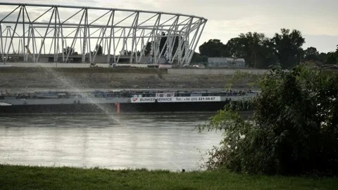 Cargo Ship passing by in front of Athletic Stadium being built in Budapest Vídeo Stock 201420689