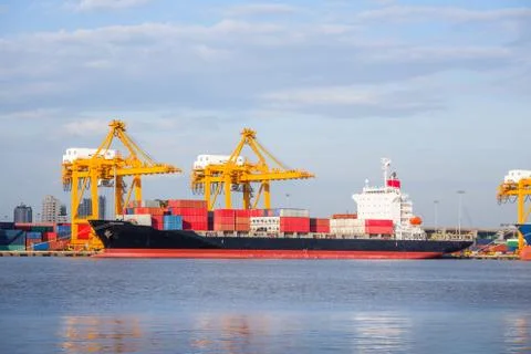 Cargo ship port 库存照片