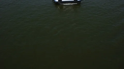 Cargo ship on the Rhine 스톡 동영상 113919271