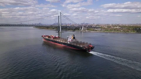 Cargo ship sailing on Hudson River. arriving to New York 스톡 동영상 241943301