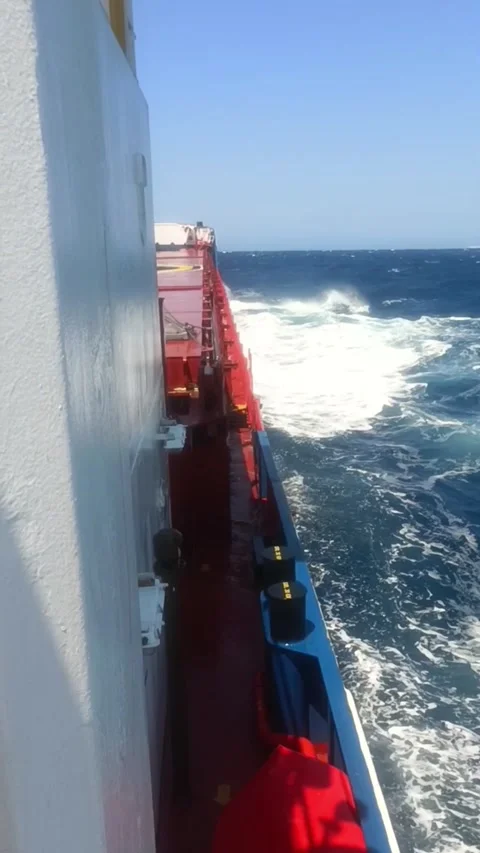 Cargo ship sailing through rough ocean waves during a storm Video stock 335834564