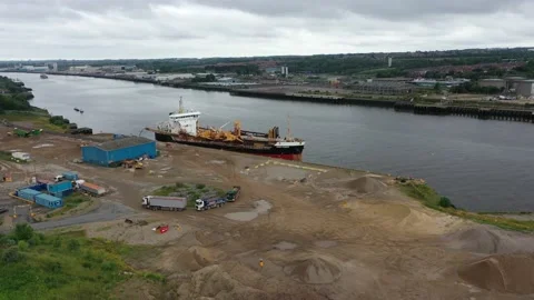 Cargo ship Sand Fulmar Stockbeeldmateriaal 157295914