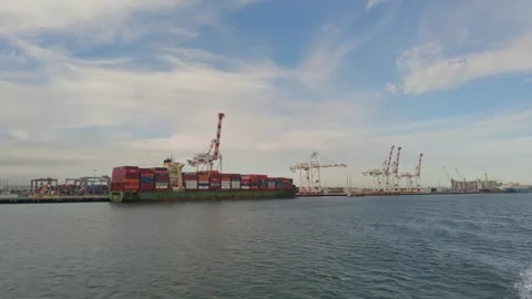 Cargo ship waits at bustling port 库存影片 345260067