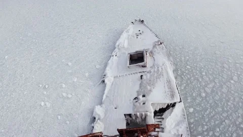 A cargo ship was thrown ashore during a sea storm. Stock-Footage 169981191