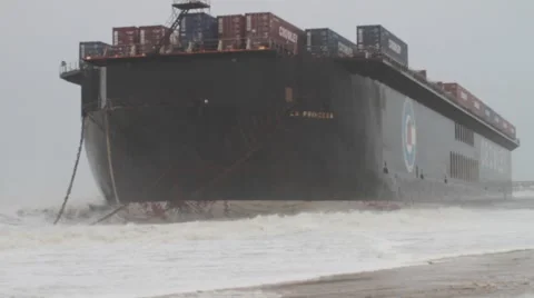 Cargo Ship Washed Ashore Vídeo Stock 47460126