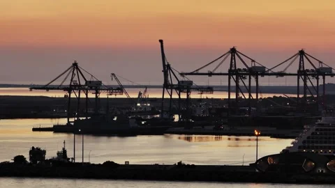 Cargo ships loading in Cyprus industrial terminal Vídeos de archivo 307072522